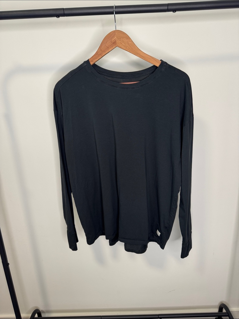 Vuori Long Sleeve Feather Tee- Washed Black